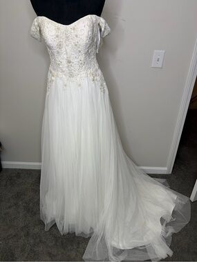 NWT beaded embroidered A-line tulle Wedding Dress mesh back bride